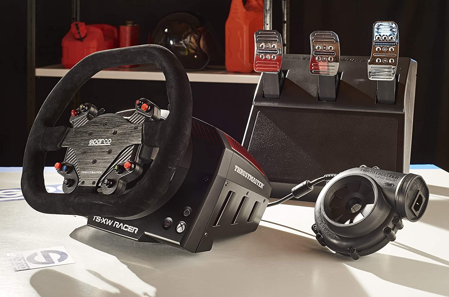 Thrustmaster TS-XW monté sur un cockpit de simracing