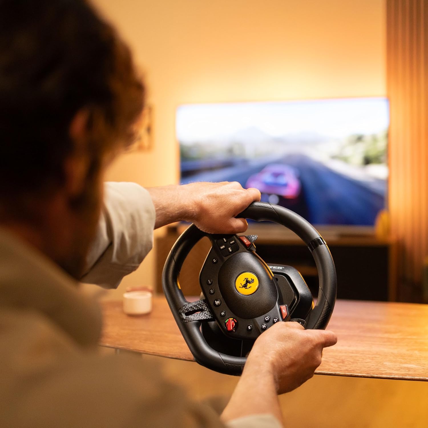 Thrustmaster T98 Ferrari 296 GTB installé sur un bureau